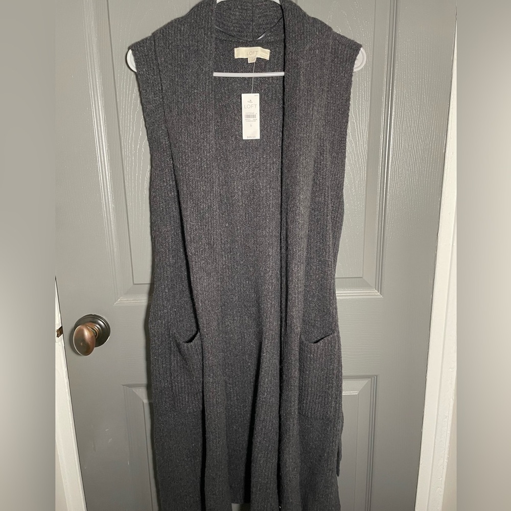 NWT LOFT Charcoal Gray Sweater Vestigan - Vest Cardigan - Small, Warm & Classic